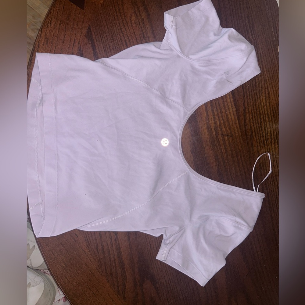 Lululemon cropped fitted Tshirt, worn only once and still in new conditions.